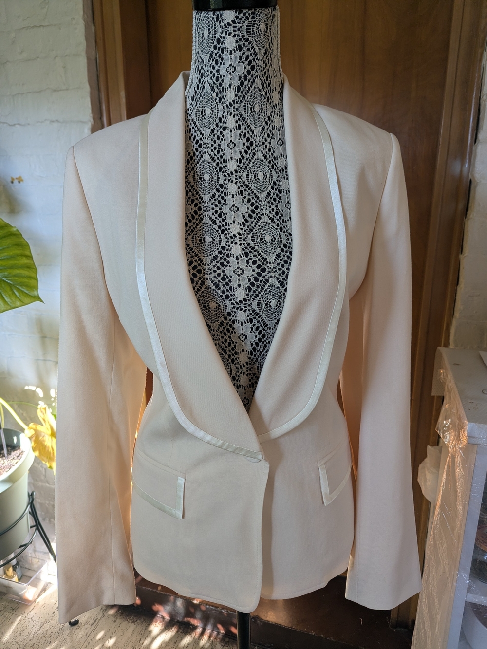 Club Monaco cream/ivory wool-blend women's tuxedo jacket. It is a